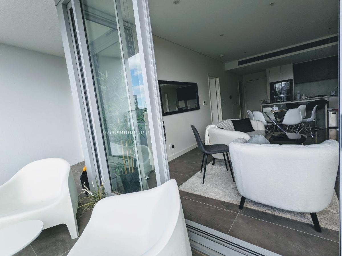 Luxury 3-Bed 2-Bath, Balcony, With Pool Included, No Parties! Apartman Sydney Kültér fotó